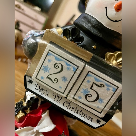 New Orleans SAINTS Snowman Christmas Countdown Calendar Statue - Picture 2 of 9